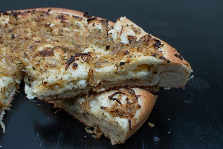 Pizza Fugazzeta rellena argentina